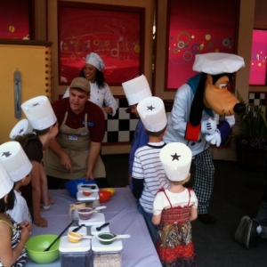 Junior_Chefs_getting_instructions_565x424_