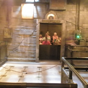 Ride elevator and waiting area for TOT