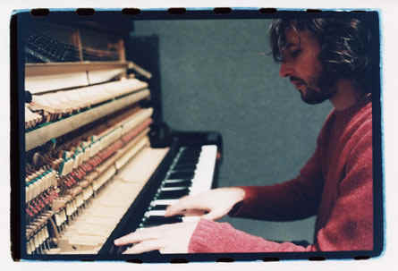 bearded-james-blunt-piano.jpg