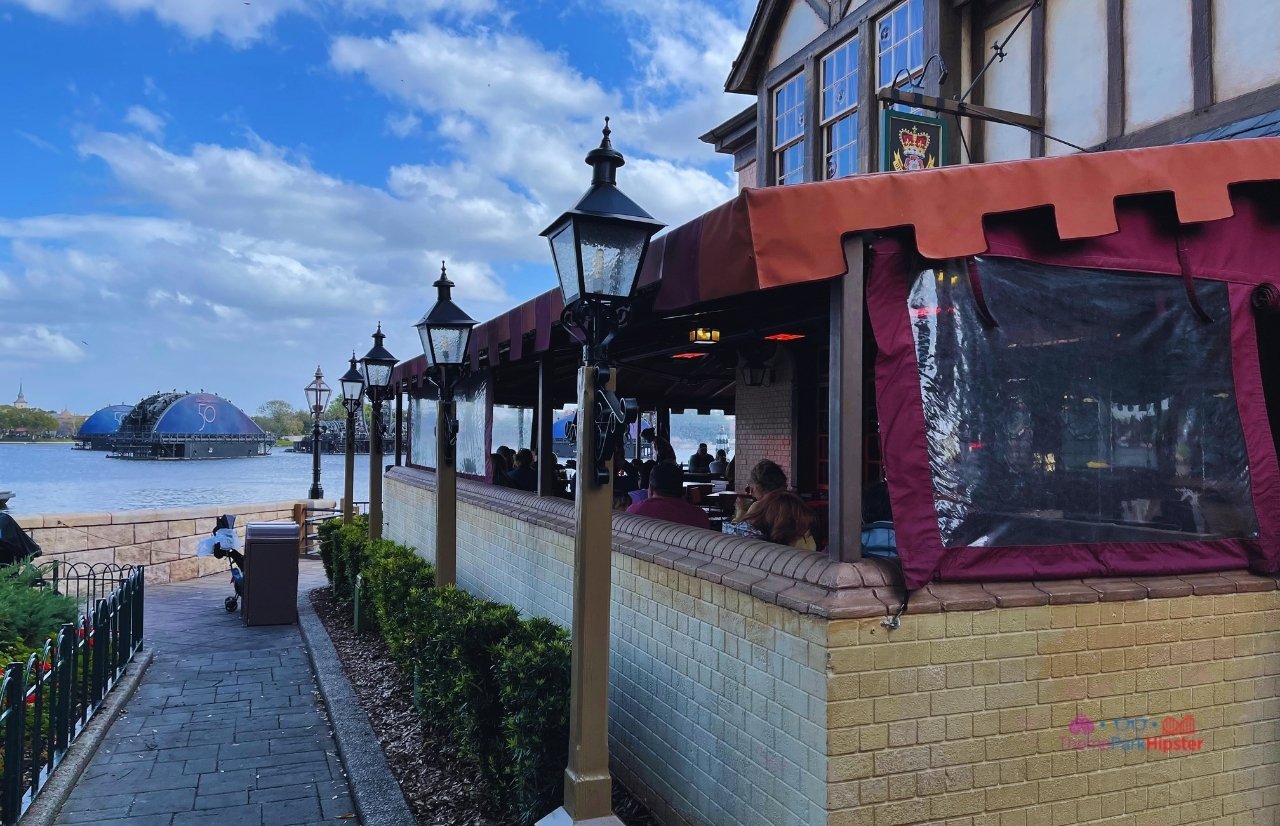 Epcot-Rose-and-Crown-Outdoor-Seating-Area-at-this-Disney-Restaurant.jpg